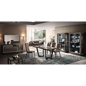 Arrival of Elite day dining room
