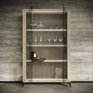 Bézs vitrines szekrény LED-világítással, 2 ajtós – CA Prestige Day