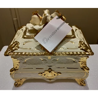 Szögletes kerámia ékszerdoboz rózsával - krémszínű, arany