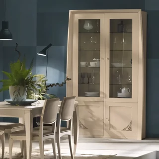 Vitrines szekrény, 2+2 ajtós, áttört díszítéssel – Morello 2024