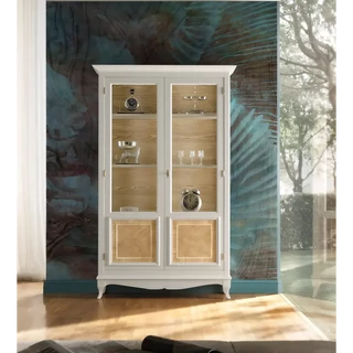 Vitrines szekrény, 2 ajtós, halszálkamintás intarziával és faragott díszítéssel – Morello 2980