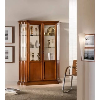 Vitrines szekrény, 2 ajtós, zárt, pormentes talppal, kárpitozott hátfallal – Morello 3024