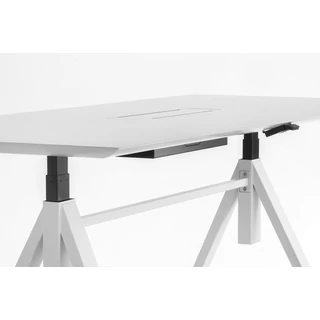 Arki dining table