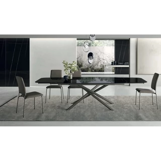 Glamour étkezőasztal (Cod. 15 nyomtatott üveg asztallap, antracit váz, 180x110 cm-es bővíthető változat) és Mimì szék (Sogno 603 szövet (B kategória), antracit váz)