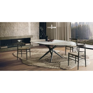 Tiffany Round étkezőasztal (074 Fusion White matt kerámia asztallap, füstfekete váz, 140 cm-es átmérőjű bővíthető változat) és Louis szék kukoricaháncs ülőfelülettel