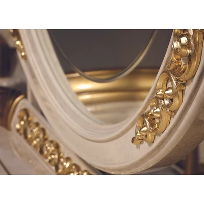 Részlet a tükörről