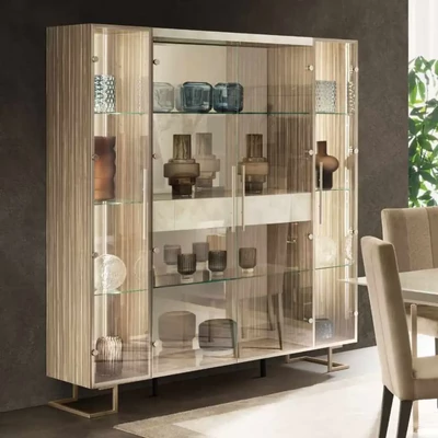 Bézs-márvány vitrines szekrény, 4 ajtós, középen fiókkal – AC Luce Day Light