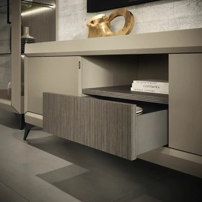 Részlet a kisebb méretű TV-szekrény fiókjáról