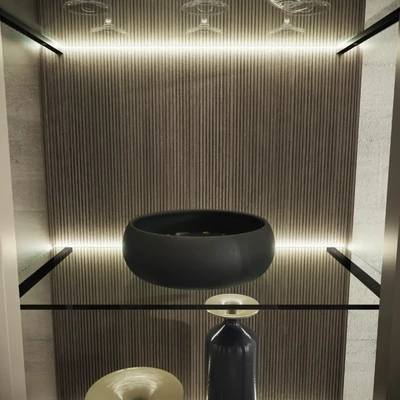 Részlet az üvegpolcról