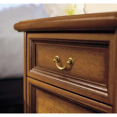 Részlet az éjjeliszekrényről