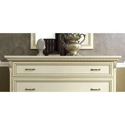 Részlet a komódról