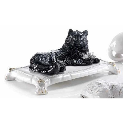 Perzsa macska kerámia szobor, virággal, párnával és eredeti Swarovski kristályokkal - fekete, fehér, arany