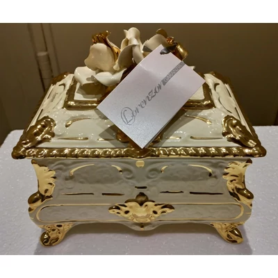 Szögletes kerámia ékszerdoboz rózsával - krémszínű, arany