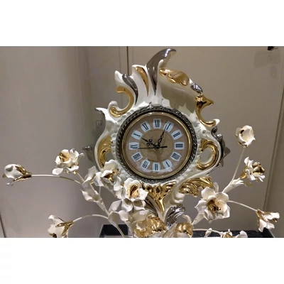 Ceramic clock with roses.