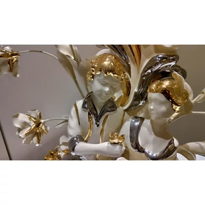 Ceramic clock with roses.