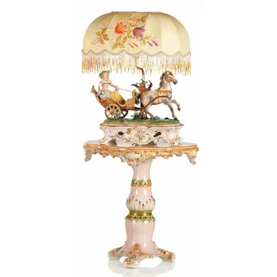 Baroque ceramic small table. Color: gold