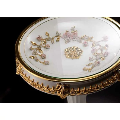 Ceramic table with rose and glass. Color: white, gold.