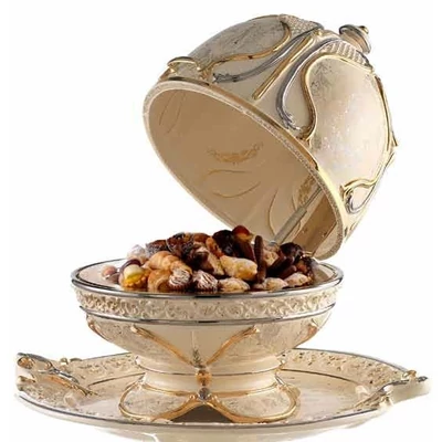 Small egg-shaped ceramic container with built-in piston. Color: cream color, gold, platinum