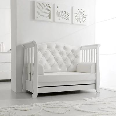 Soft crib with faux leather buttons - white