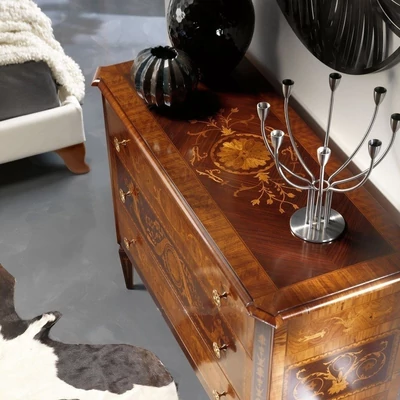 Classic Chest of drawers