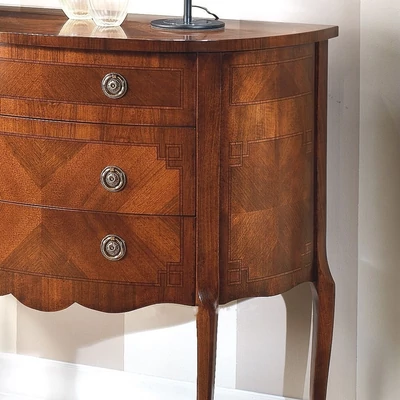 Classic Chest of drawers