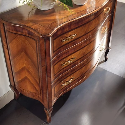 Classic Chest of drawers
