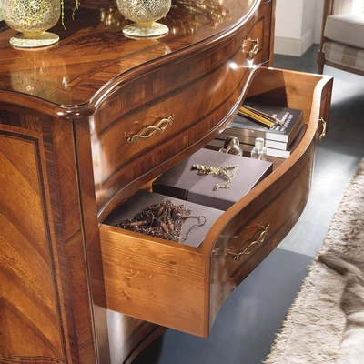 Classic Chest of drawers