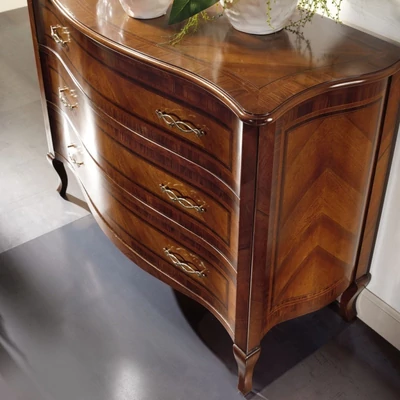 Classic Chest of drawers