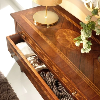 Classic Chest of drawers