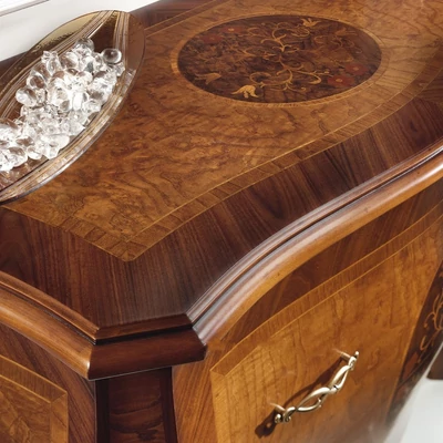 Classic Chest of drawers