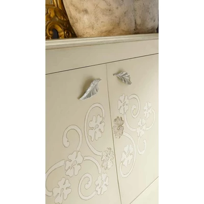 Romantic 2-doors buffet chest of drawers