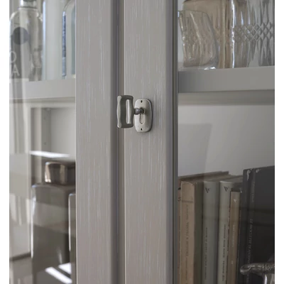 Eden Day 2-ajtós vitrines szekrény (faerezettel)