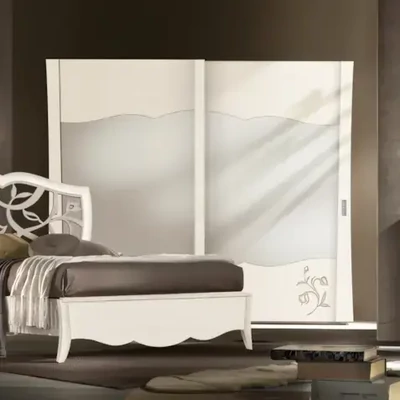 Gardróbszekrény, 2 tolóajtós, tükrös ajtókkal, díszítéssel – Morello 4130