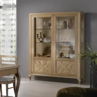 Vitrines szekrény, 2 ajtós, áttört díszítéssel – Morello 2014