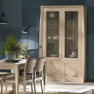 Vitrines szekrény, 2+2 ajtós, áttört díszítéssel – Morello 2024