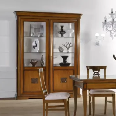 Vitrines szekrény, 2 ajtós, faragott díszítéssel – Morello 2127