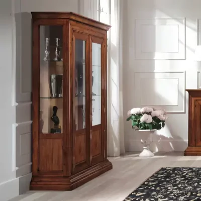 Vitrines szekrény, 2 ajtós, faragott díszítéssel – Morello 2137