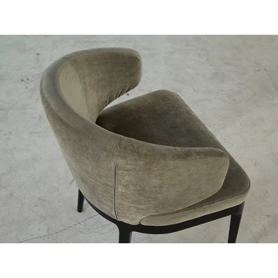 Petra easy chair