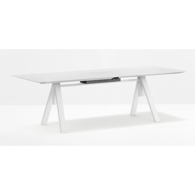 Arki dining table