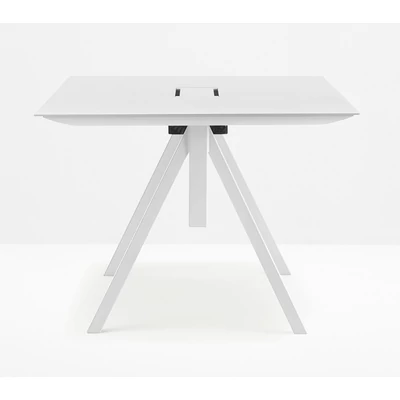 Arki dining table