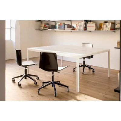 Kuadro office table