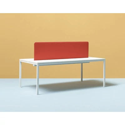 Kuadro office table