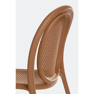 Remind stackable chair