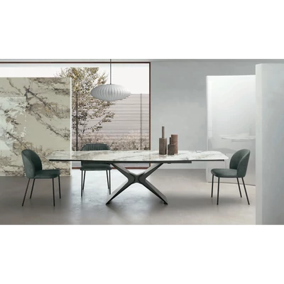 Boma étkezőasztal (Cod. 06 nyomtatott üveg asztallap, antracit váz, 180x110 cm-es bővíthető változat) és Agata szék (Marvel 10 szövet (A kategória), antracit váz)