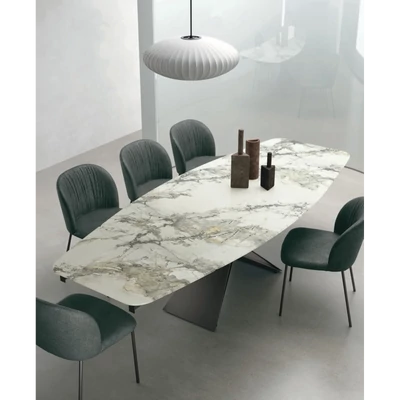 Boma étkezőasztal (Cod. 06 nyomtatott üveg asztallap; antracit váz; 180x110 cm-es bővíthető változat) és Agata szék (Marvel 10 szövet (A kategória); antracit váz)