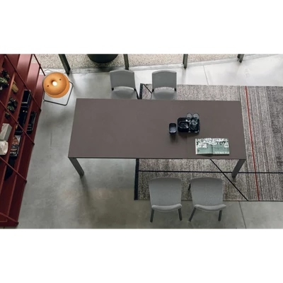 Space étkezőasztal (sötét mész strukturált matt asztallap; antracit váz; 160x90 cm-es bővíthető változat) és Sara szék