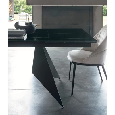 Vela étkezőasztal (Cod. 15 nyomtatott üveg asztallap; antracit váz; 220x100 cm-es bővíthető változat) és Renoir szék
