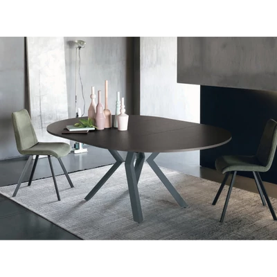 Zoe Round étkezőasztal (sötét mész strukturált matt asztallap, antracit váz, 140 cm-es átmérőjű bővíthető változat) és Zenda szék