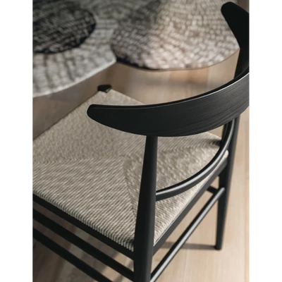 Louis szék (kukoricaháncs ülőfelület; szénfekete kőrisfa váz)