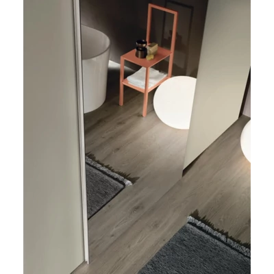 Gardróbszekrény; 3 tolóajtós; 1 tükrös ajtóval – TO Gola